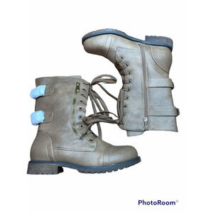 Dream Paris light brown combat boots size 7